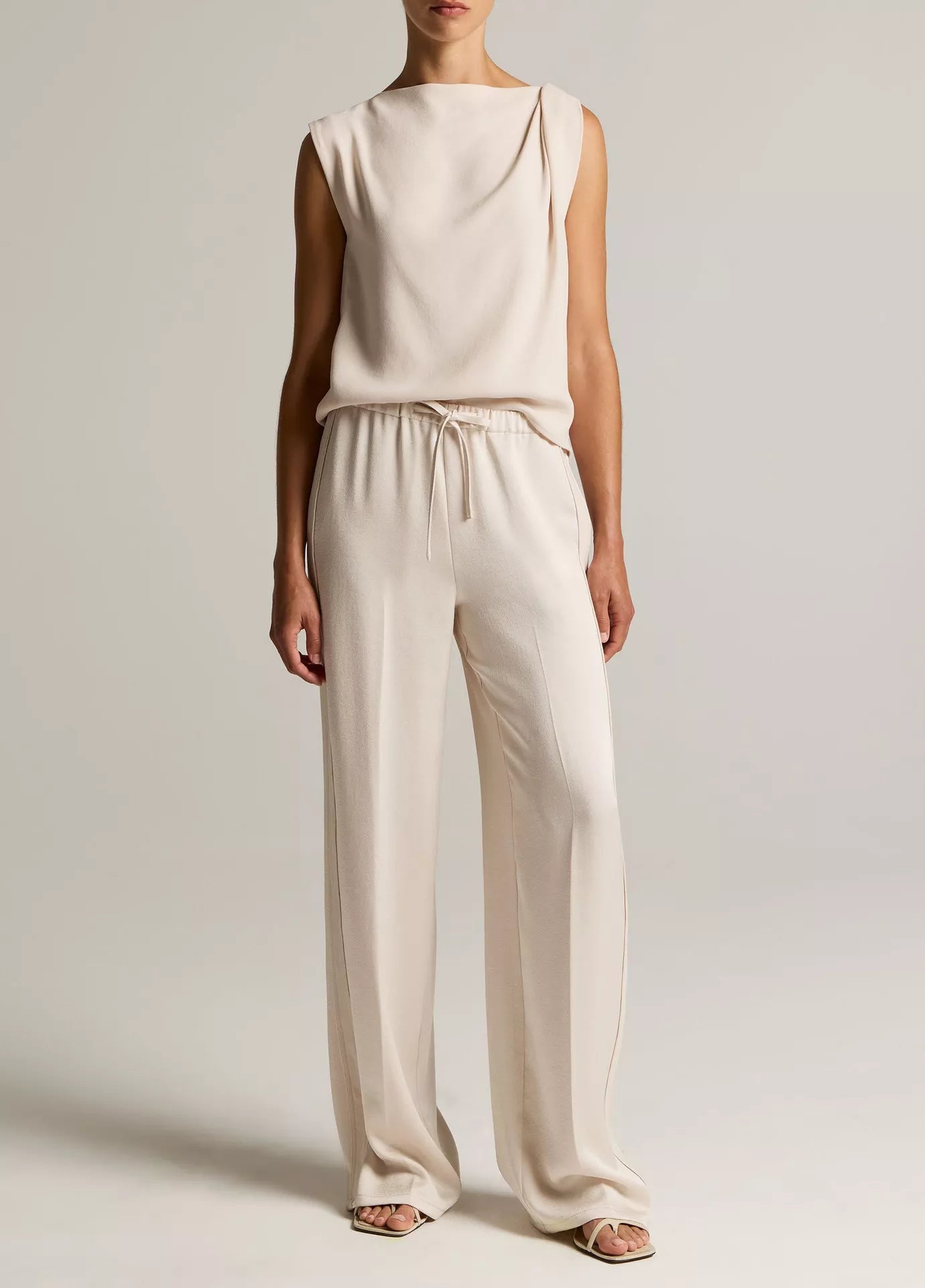 Vince - Mid Rise Shine Crepe Pant