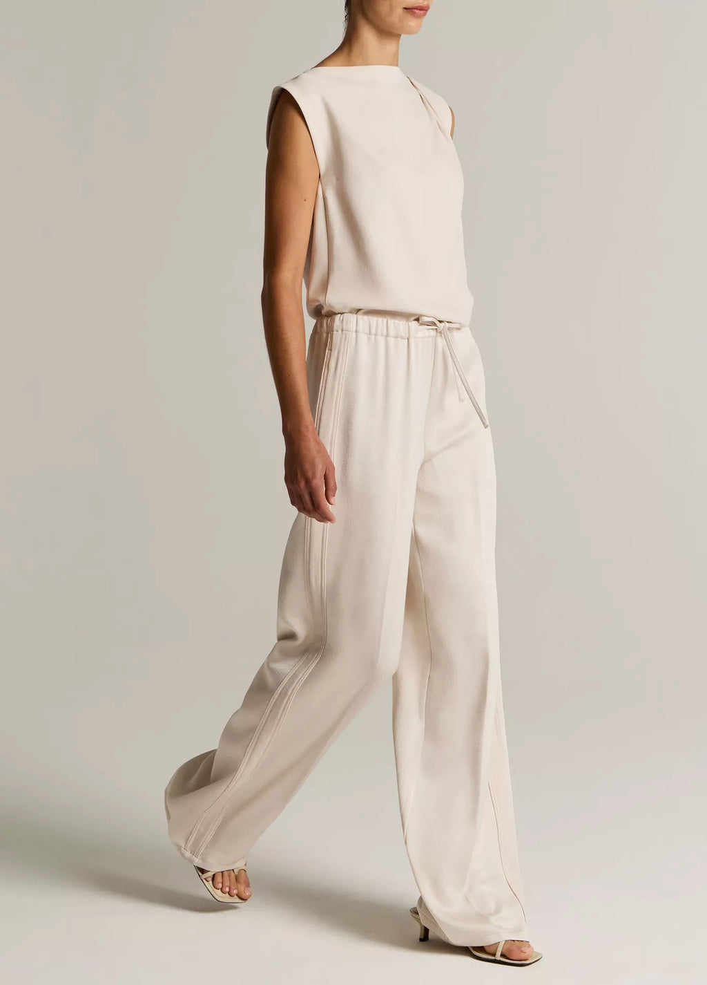 Vince - Mid Rise Shine Crepe Pant