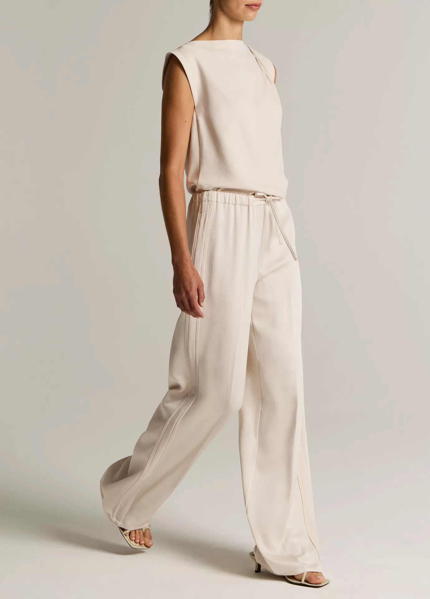 Vince - Mid Rise Shine Crepe Pant