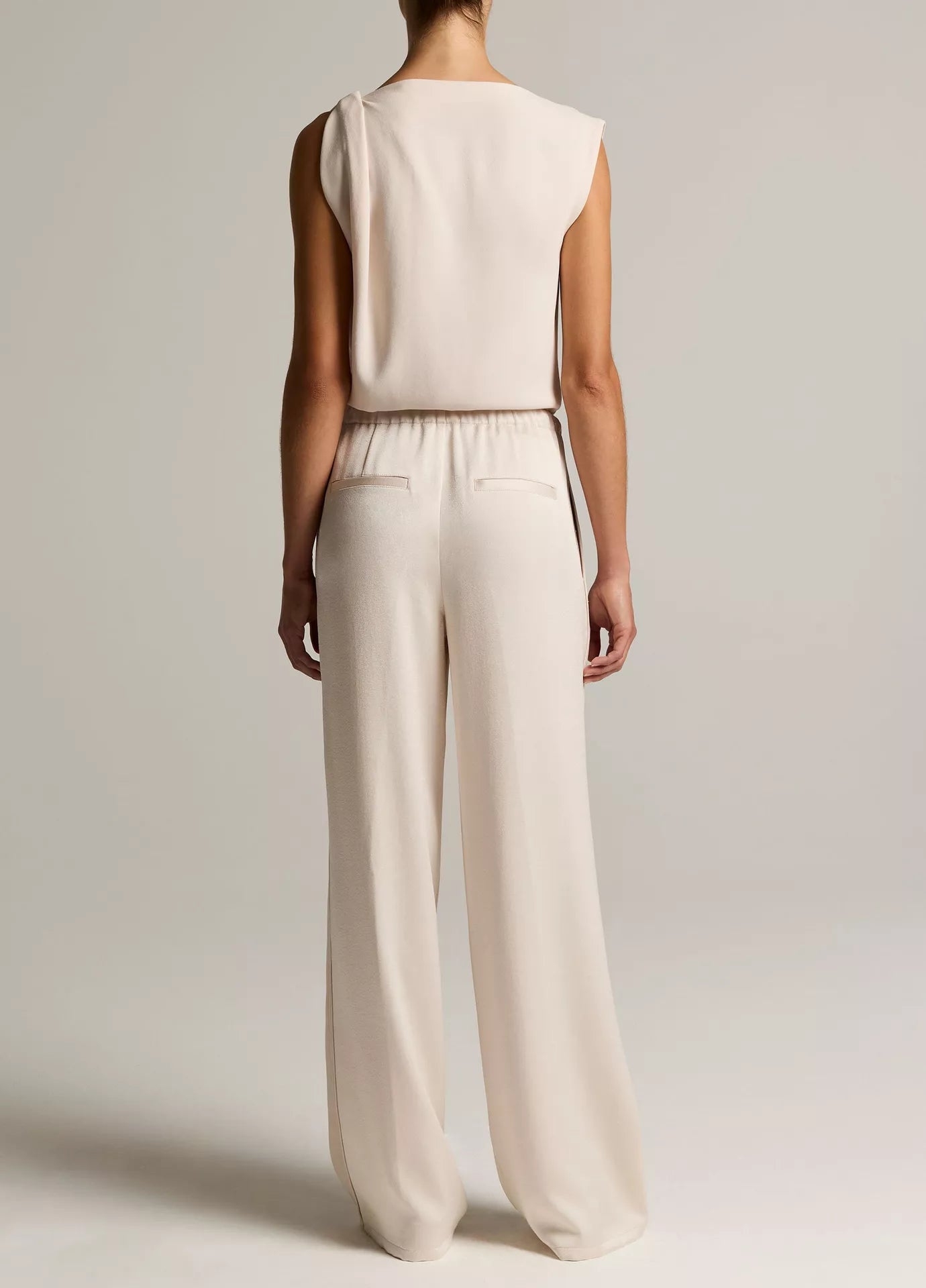 Vince - Mid Rise Shine Crepe Pant
