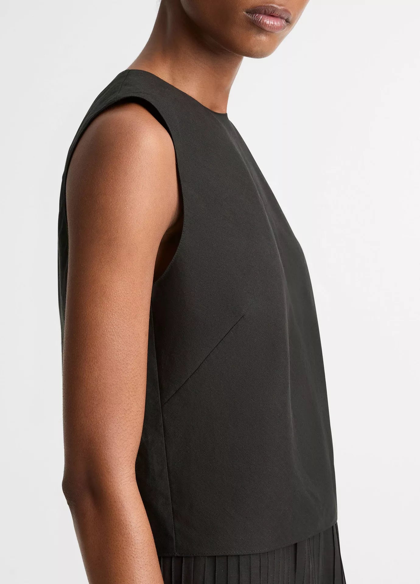 Vince -  Linen Crew Neck Top Black